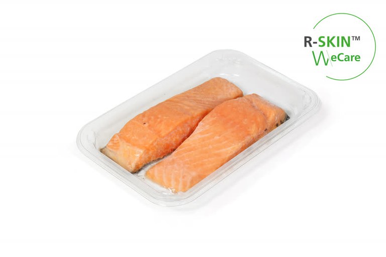Traysealing salmon with R-SKIN Traysealing salmon with R-SKIN