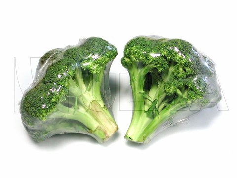 broccoli verpakt op flow pack machine (hffs) met krimpfolie
