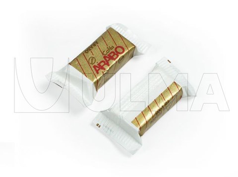 Suikerklontje verpakt in flow pack wrapper.