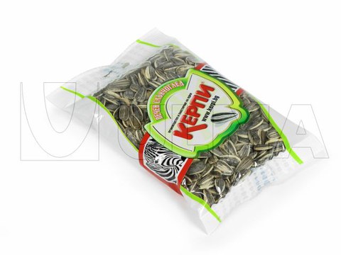 Zonnebloempitjes, pompoenpitjes en noten verpakt in VFFS machine met gemodificeerde atmosfeer(MAP) in BOPP en laminaat folie.