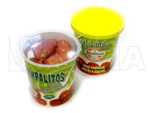 Pikant worstje met varkensvlees verpakt op schalensluitmachine met rigide schaal onder MAP